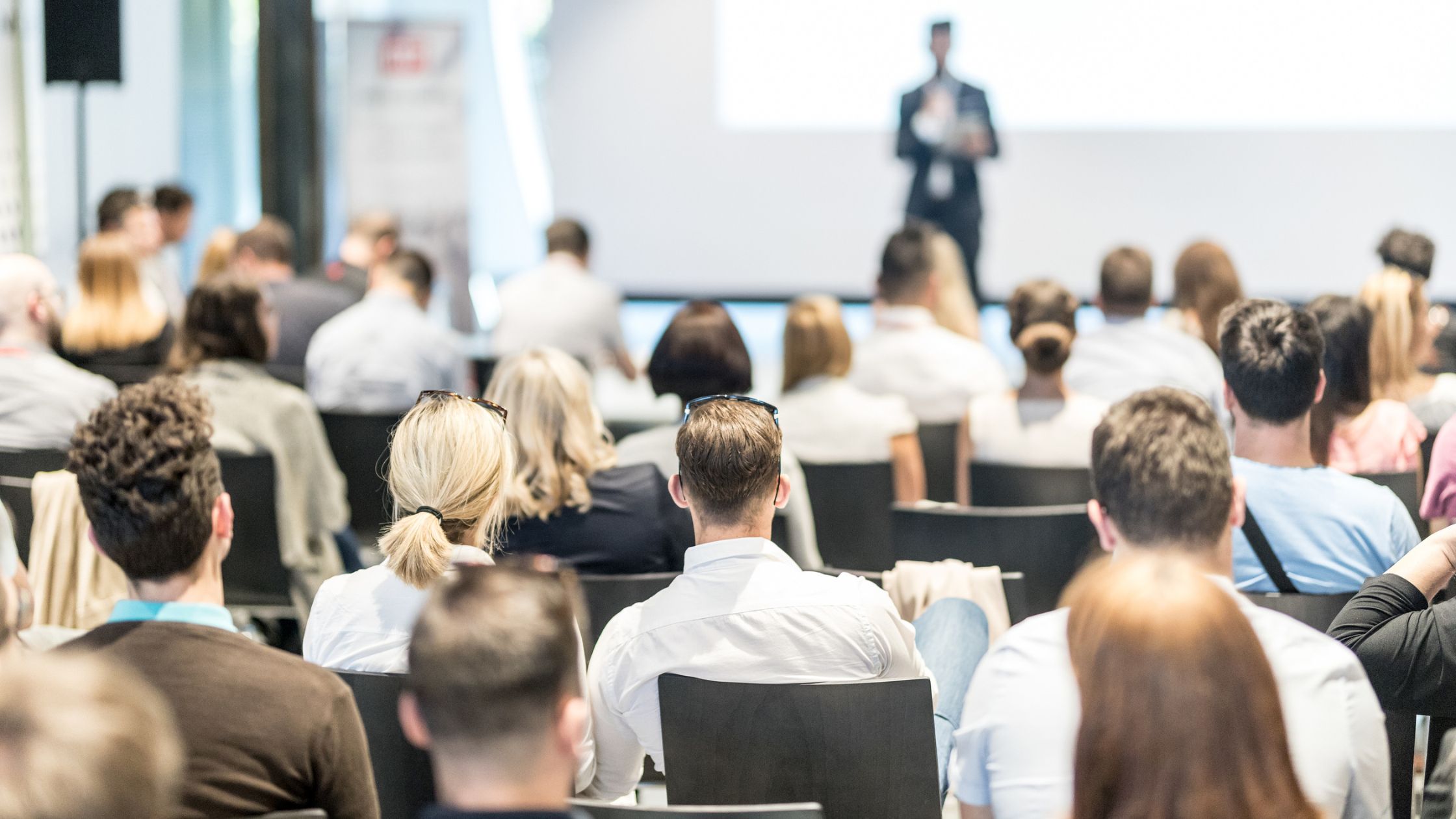 5 Reasons Why You Should Invite Guest Speakers to Your Event